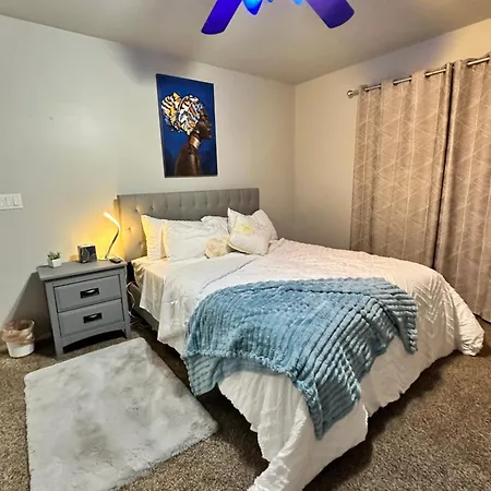 Spacious Cozy Room Close To Everything